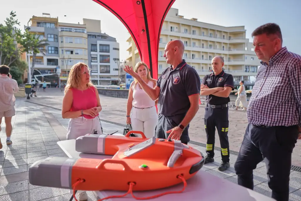 Los 28 municipios de Tenerife con costa en dispondrán de formación específica y un dron acuático para intervenir en caso de emergencia