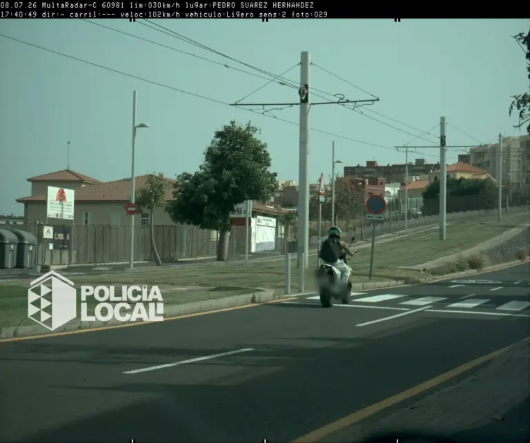 Detectada una moto a 102 kilómetros por hora en una calle de 30