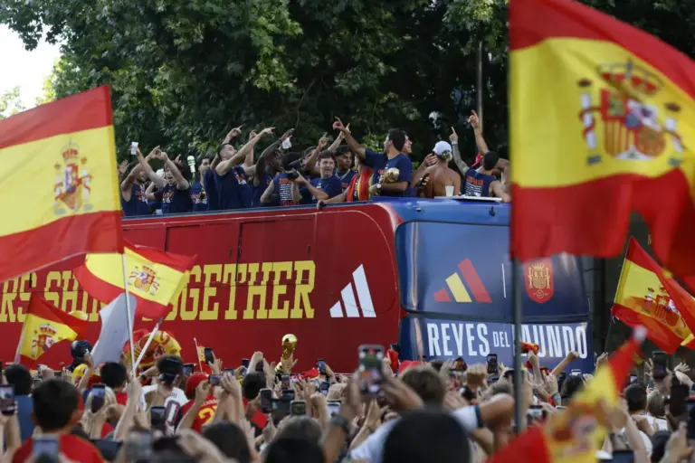 La selección española llega a Madrid tras conquistar el Mundial: recorrido de la celebración con la afición