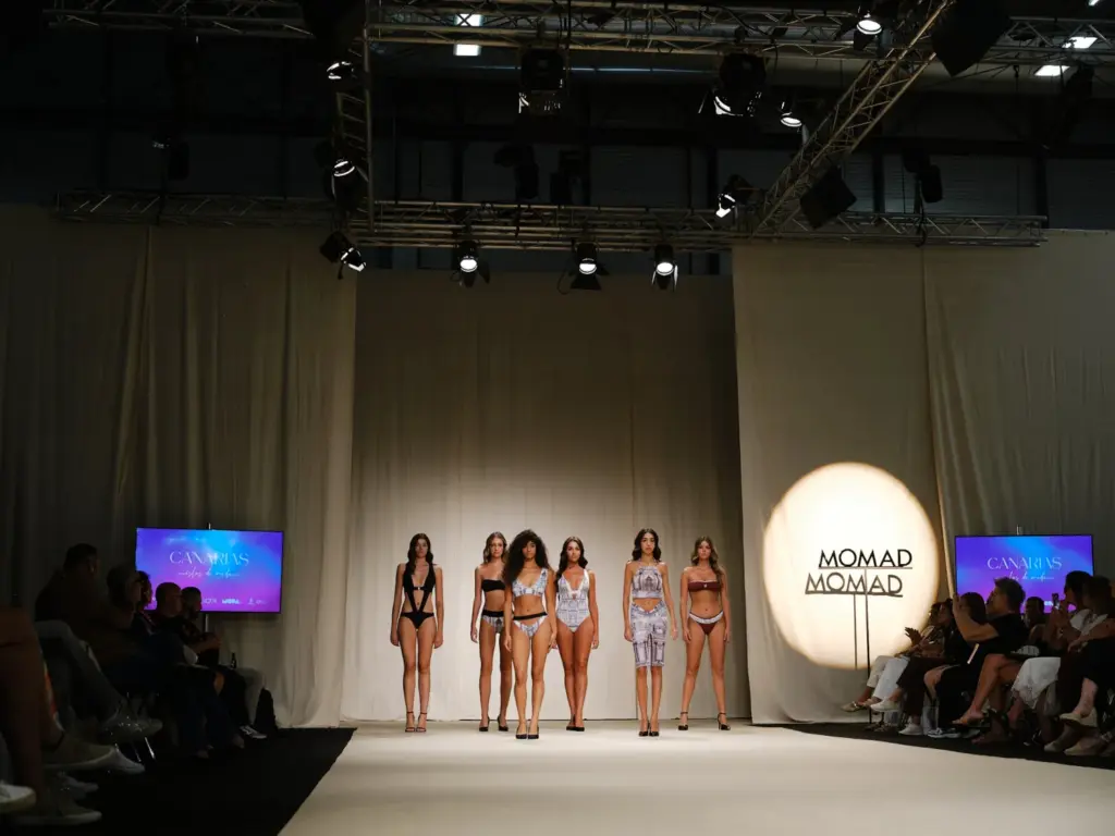 Desfile de moda de baño canaria en Diseños canarios en MOMAD, la principal feria comercial de la moda en España, celebrada del 23 al 25 de julio en IFEMA Madrid