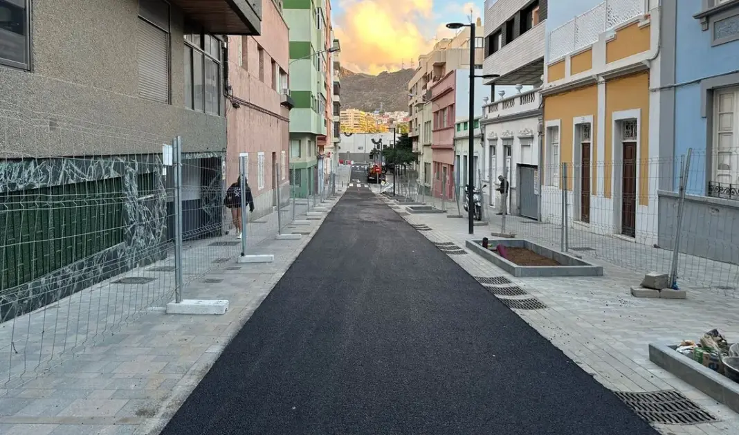 Estos trabajos forman parte del dispositivo diseñado para normalizar progresivamente la movilidad en el barrio y permitir la reapertura de la calle de La Rosa