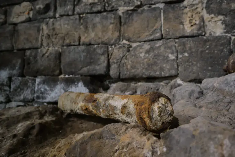 El cañón hallado en las obras anexas al Cabildo de Tenerife se expone al público