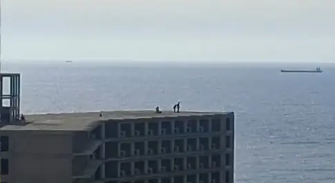 Emergencias evacúa a un joven del mamotreto de Añaza en Santa Cruz de Tenerife