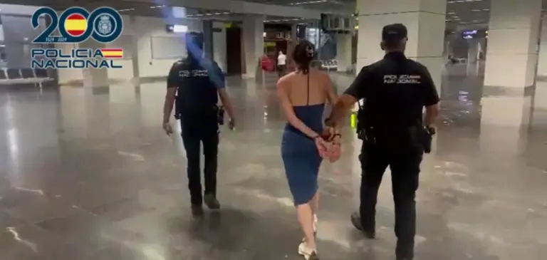 La Policía Nacional detiene a una turista en el aeropuerto de Gran Canaria que pretendía abandonar la isla sin abonar su estancia en el hotel