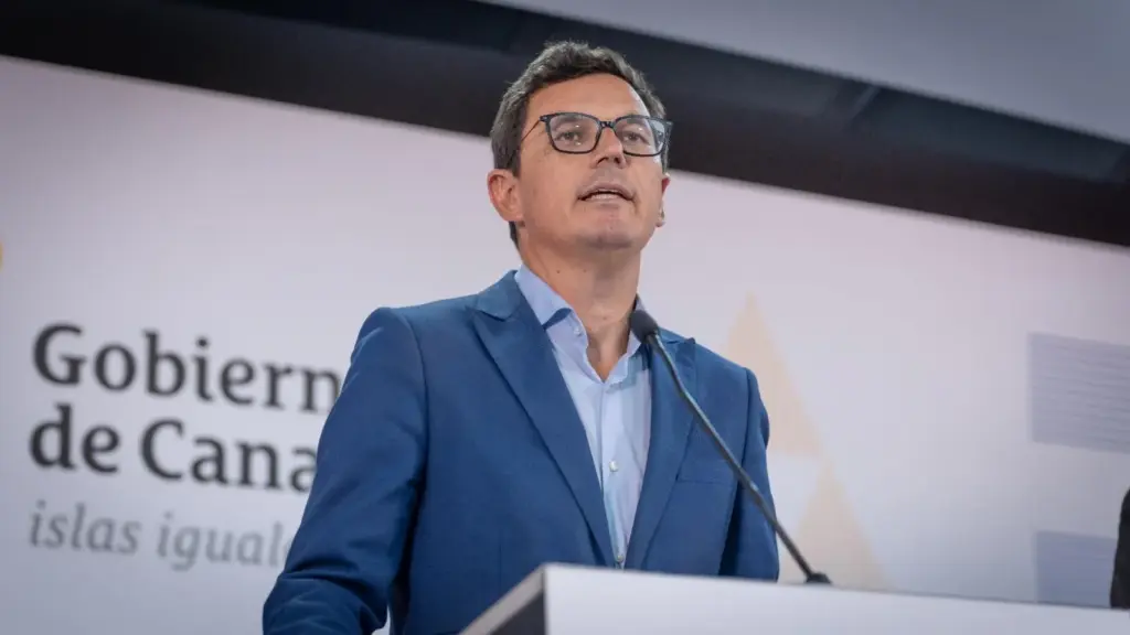 Canarias reclama que la OSP entre Cádiz y el archipiélago mantenga la escala en Puerto del Rosario
