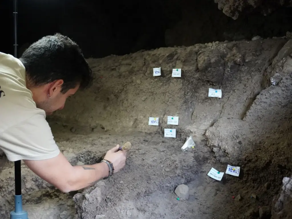 La investigación en la Cueva de Los Cabezazos se amplía a otras cavidades del Barranco de Agua de Dios