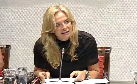 Esther Monzón en el Parlamento