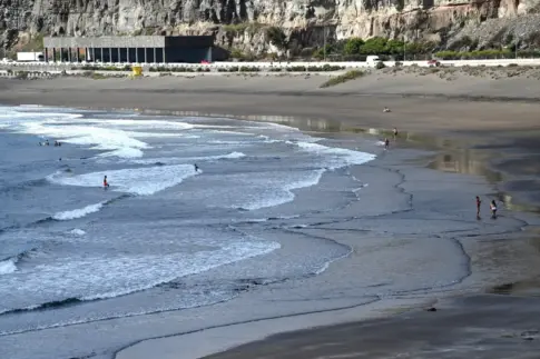Rescatan a un menor del mar en La Laja, en Las Palmas de Gran Canaria
