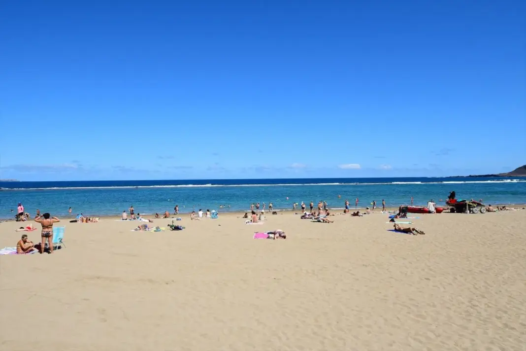 La AEMET activa el aviso amarillo en Gran Canaria y Fuerteventura por temperaturas de hasta 35 grados