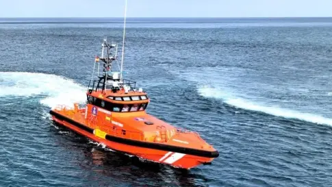 Salvamento Marítimo rescata un cayuco con 78 personas en El Hierro