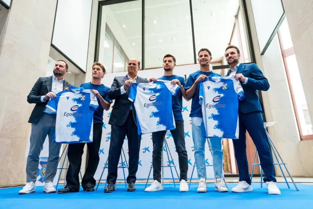 Pečar, Krdžalić y Jesús Álvarez muestran su ambición en su presentación como blanquiazules