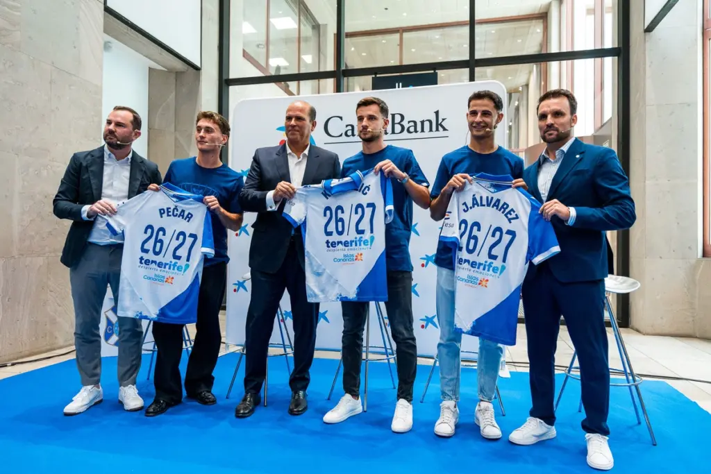 Pečar, Krdžalić y Jesús Álvarez muestran su ambición en su presentación como blanquiazules