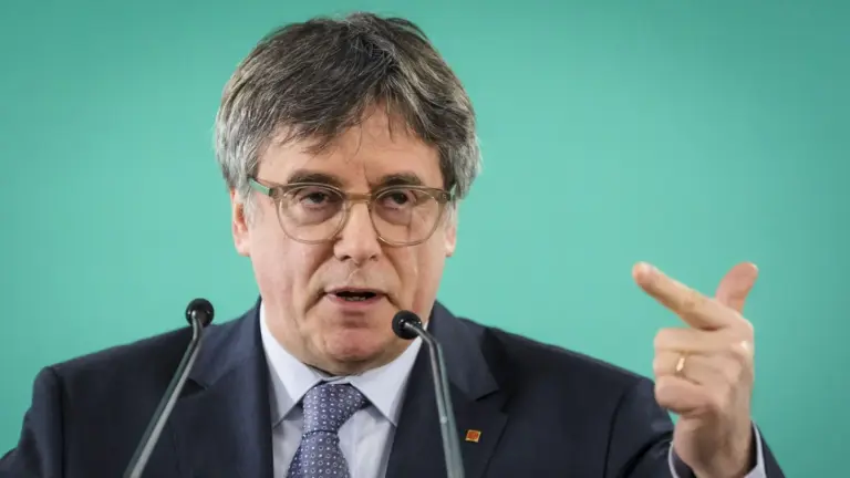 El Supremo deja sin efecto la orden de detención de Puigdemont, que ya puede regresar a España