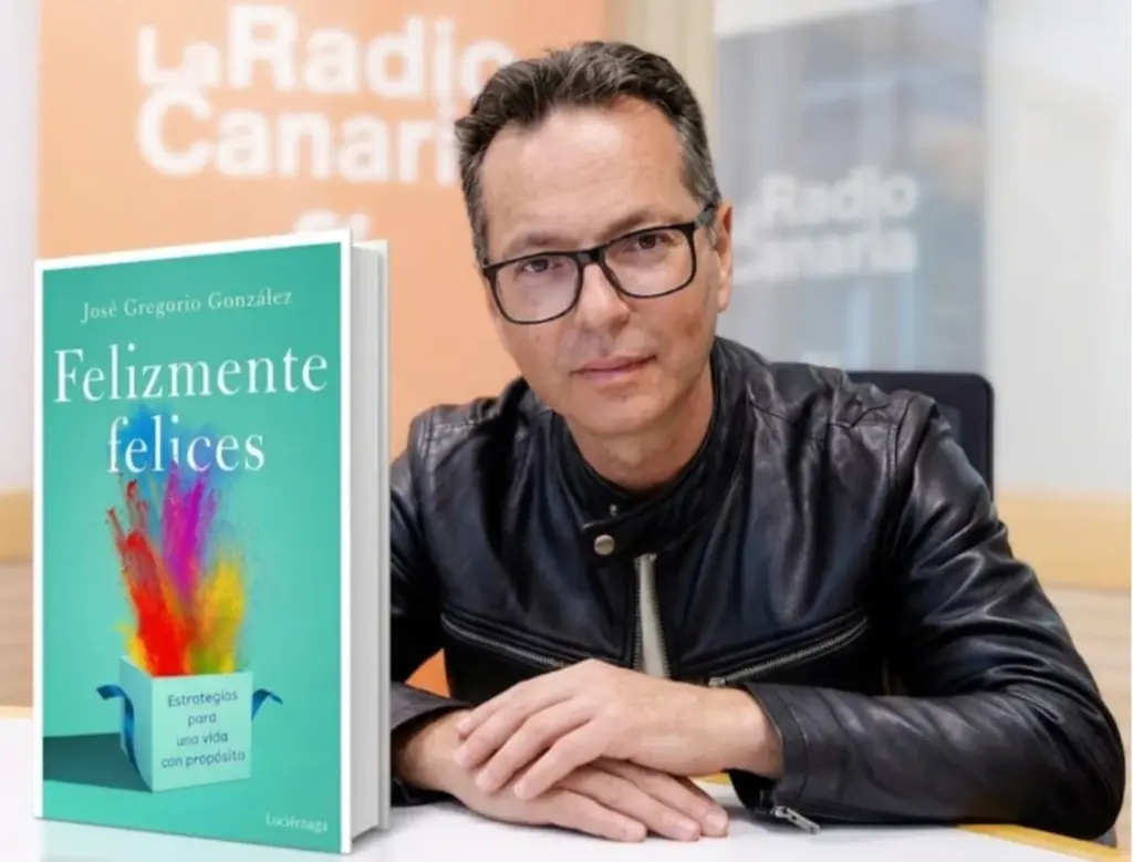 José Gregorio González, autor de 'Felizmente felices', dirige y presenta 'Crónicas de San Borondón' en La Radio Canaria.