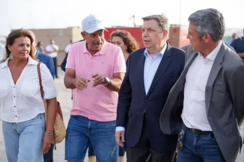 Planas anuncia el refuerzo de medios para vigilar la Reserva Marina de La Graciosa
