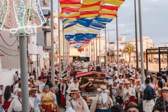 Más de 10.000 personas participan en la Romería-Ofrenda de las Fiestas del Carmen de Arguineguín