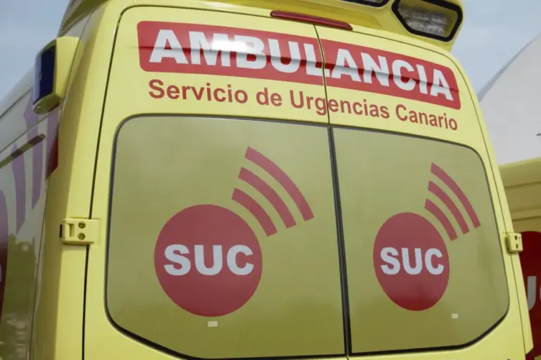 Un hombre de 26 años resulta herido grave al volcar su vehículo en Tuineje