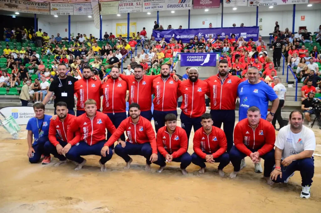 Foto de familia de la plantilla del CL Tamanca