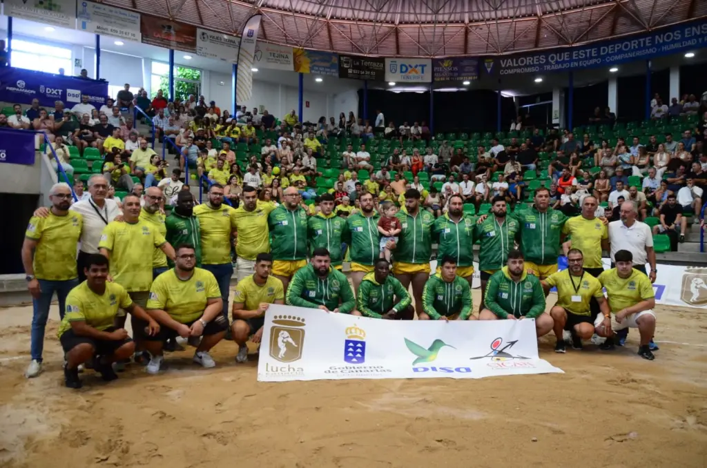 Foto de familia de la plantilla del Unión Gáldar