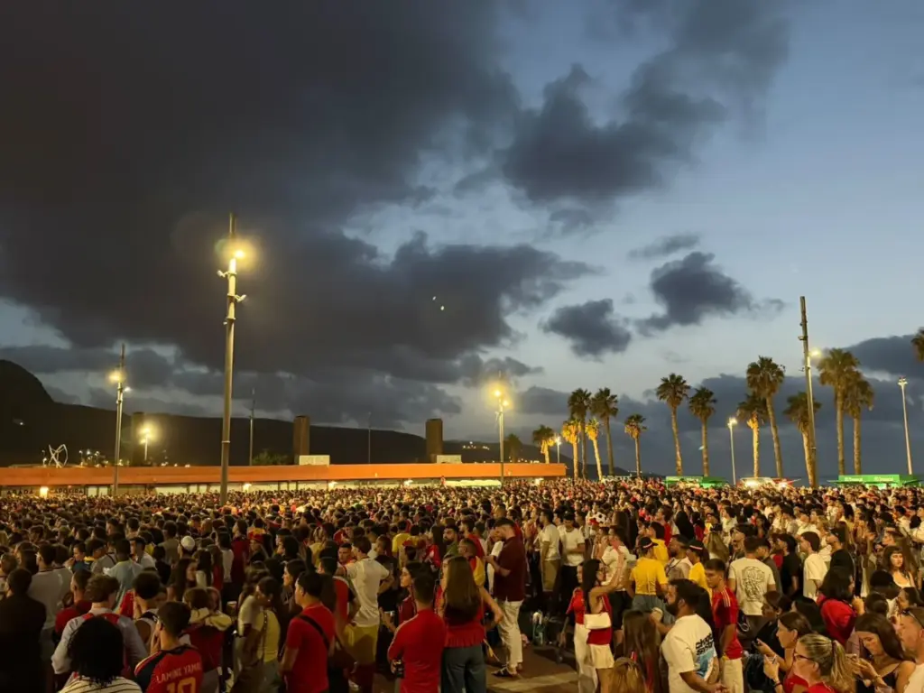 Ambiente en la Plaza de la Música en Las Palmas de Gran Canaria