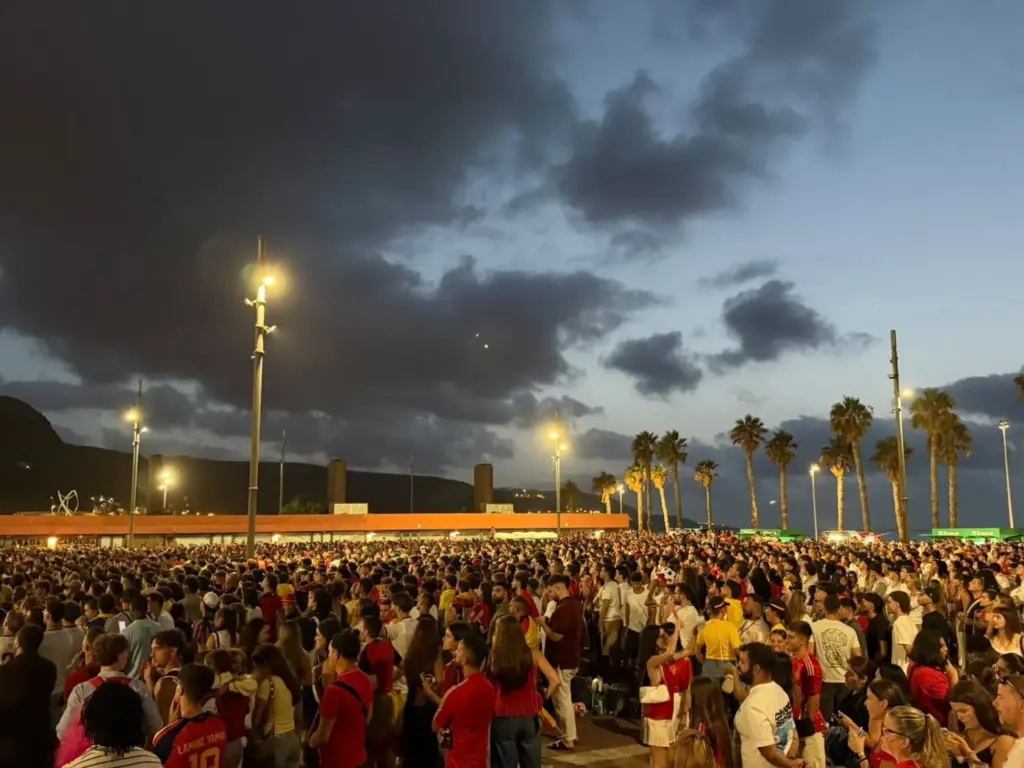 Ambiente en la Plaza de la Música en Las Palmas de Gran Canaria