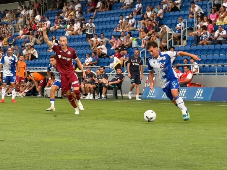 1-2 | El Getafe remonta al Tenerife en el último minuto tras un gol de Zaid Romero