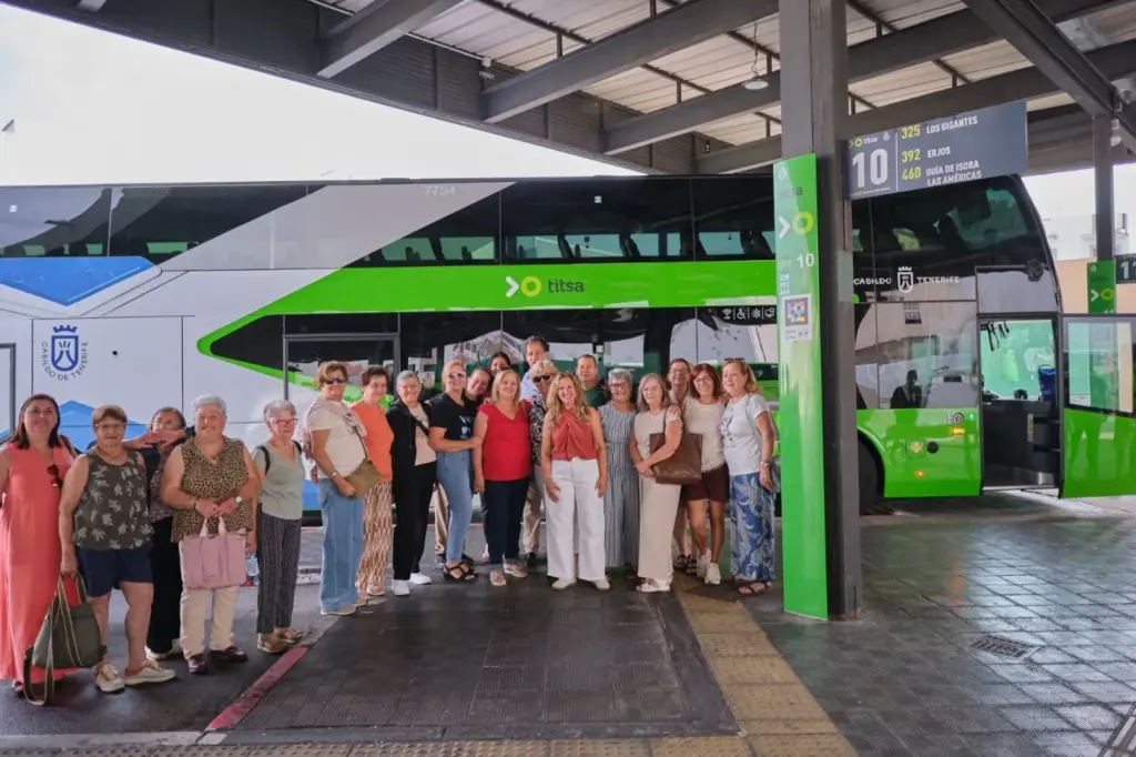 La guagua de dos pisos llega al norte de Tenerife para reforzar las líneas 108 y 100, con un 90% de usuarios residentes