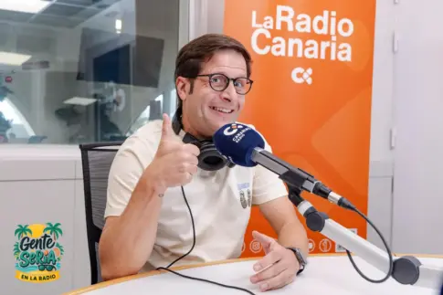 Dani Mesa estrena el ‘Especial Verano’ de ‘Gente Seria’ en La Radio Canaria