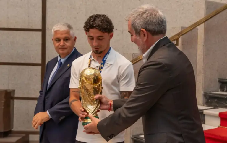 El Gobierno de Canarias recibe a Yéremy Pino tras la conquista del Mundial