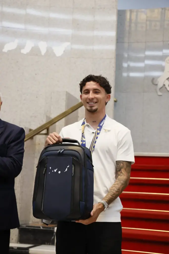 El Gobierno de Canarias rinde tributo a Yéremy Pino tras la histórica conquista del Mundial de Fútbol