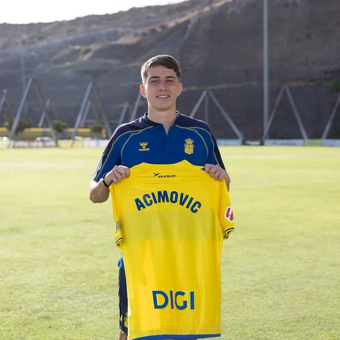 Acimovic con la camiseta de la UD Las Palmas / UD Las Palmas