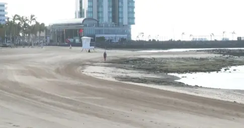 El Ayuntamiento de Arrecife ha izado la bandera roja en la playa El Reducto por vertidos contaminantes