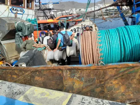 Tuineje solicita la retirada de Gran Tarajal del pesquero donde llegaron 20 migrantes