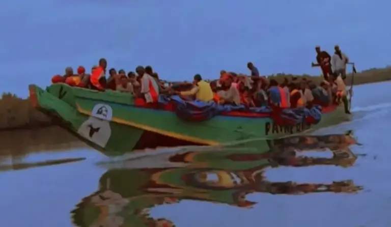 La Marina mauritana rescata a 37 personas en un cayuco rumbo a Canarias