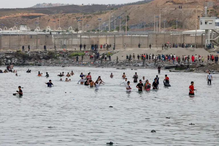 Retornados ya a Marruecos 25.000 migrantes de los 50.000 que han entrado a Ceuta