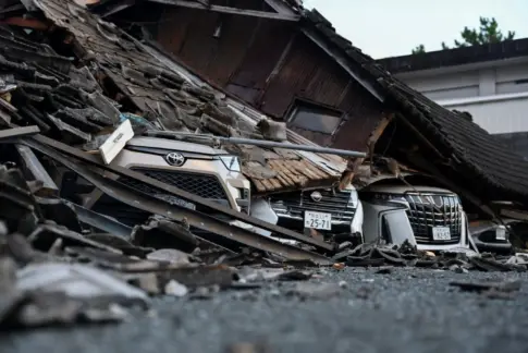 Elevan a 35 los muertos tras el terremoto en Japón mientras sigue la búsqueda de atrapados