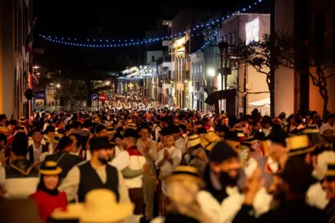 Más de 12.000 personas se reunieron en el tradicional Baile de Magos de San Benito Abad