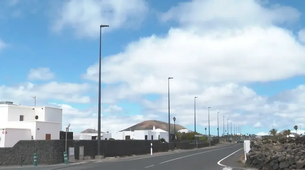 Polémica en Lanzarote por la instalación de unas farolas en el pueblo de Masdache. 