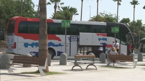 Acceso gratuito de las guaguas al aparcamiento de los aeropuertos canarios