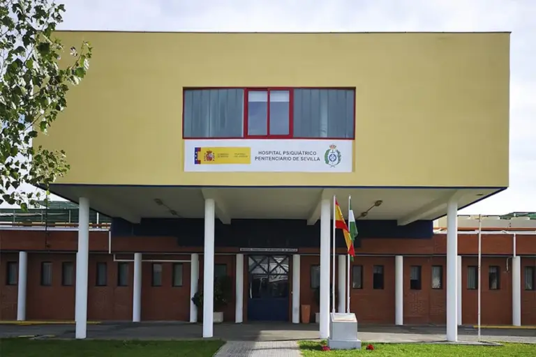 Un preso canario muere a manos de un compañero en el Psiquiátrico Penitenciario de Sevilla