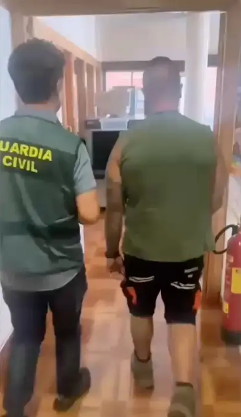 La Guardia Civil detiene a una persona e investiga a otra como autores del incendio forestal de Burgohondo, en Ávila