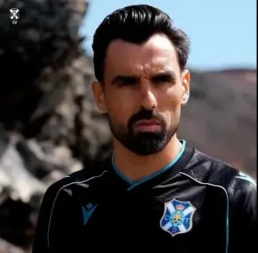 Ceniza, roca, lava, orgullo e identidad, en la segunda equipación del CD Tenerife