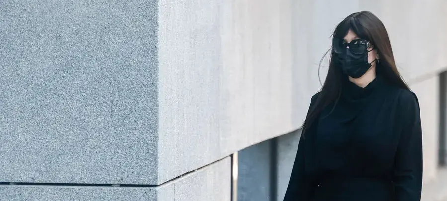 Jéssica Rodríguez, expareja del ministro José Luis Ábalos, llega este lunes a la Audiencia Nacional para ser interrogada como imputada por el juez Ismael Moreno por los presuntos delitos de tráfico de influencias y malversación en relación a su contratación amañada en las empresas públicas Ineco y Tragsatec. EFE/ Sergio Perez