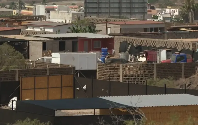 Un gran operativo identifica a los habitantes del asentamiento irregular de Los Vivitos