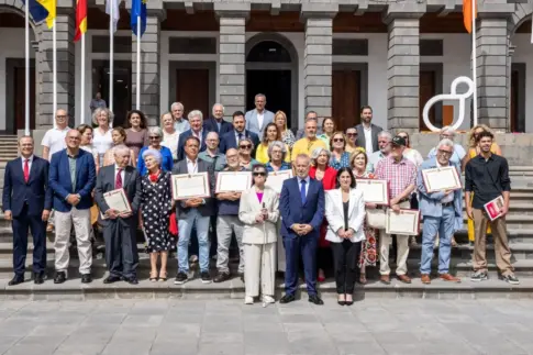 Torres y Darias rinden homenaje a los empleados públicos represaliados