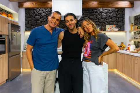 Agoney comparte su lado más personal en ‘Mira quién viene a cenar’ junto a Rafa Méndez y Luna Zacharias