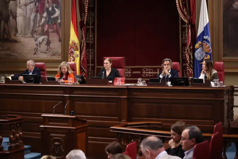 Pleno del Parlamento de Canarias | La crisis habitacional y la inflación entre los temas de jornada