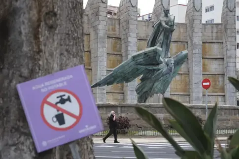 Torres: Si Santa Cruz de Tenerife no retira el monumento a Franco en seis meses, lo hará el Estado