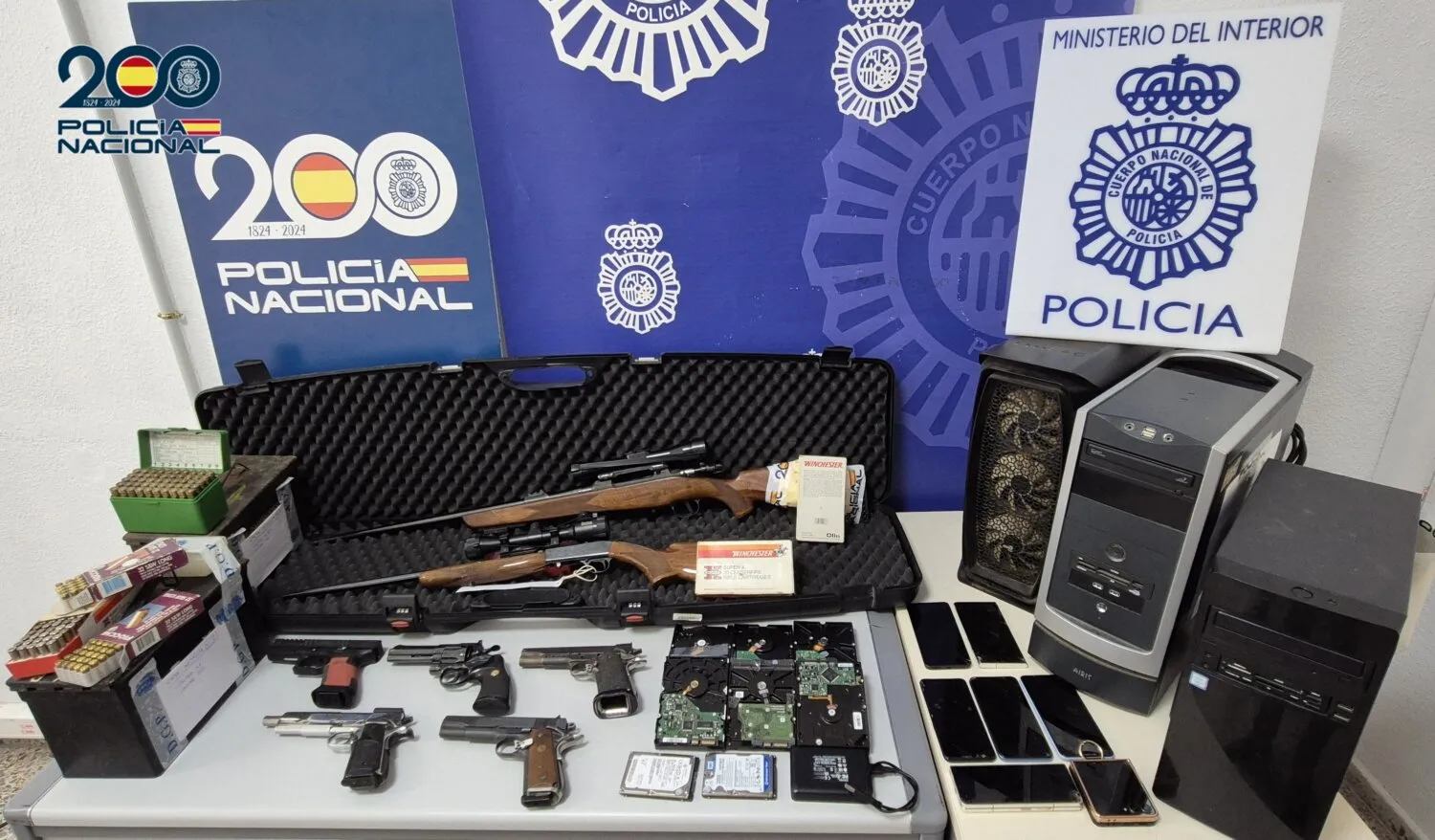 Detenidas seis personas en Santa Cruz de Tenerife por corrupción de menores y tenencia ilícita de armas