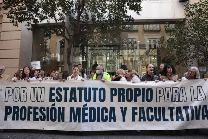 Las comunidades autónomas piden a Sanidad retomar la negociación del estatuto marco
